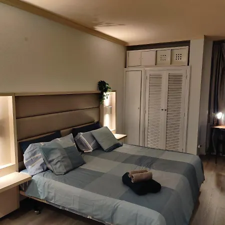 Luxury With Pool View 3* 아데제