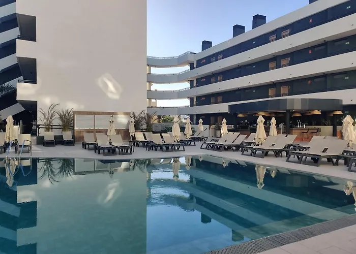 Luxury With Pool View Aparthotel