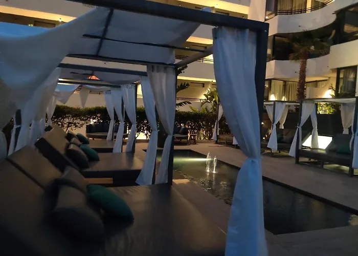 Aparthotel Luxury With Pool View
